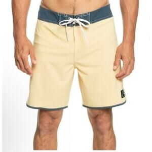 Quiksilver Original Scallop Boardshorts - Wheat - Mens Sz 31 NEW